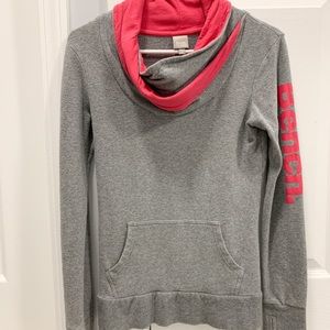 Buckle bench sweatshirt